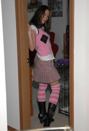 18 year old girl Bella nudeing off a cock in her graduation attire